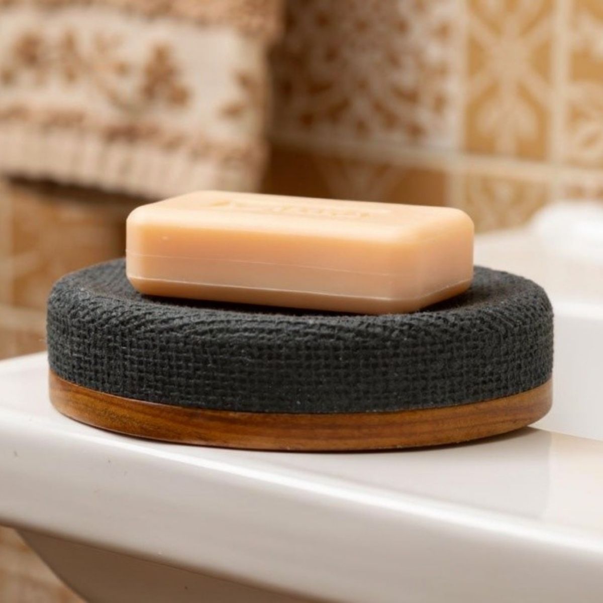 PORTA SAPONE IN RESINA SABBIOSA EFFETTO TESSUTO NERO E NATURALE 