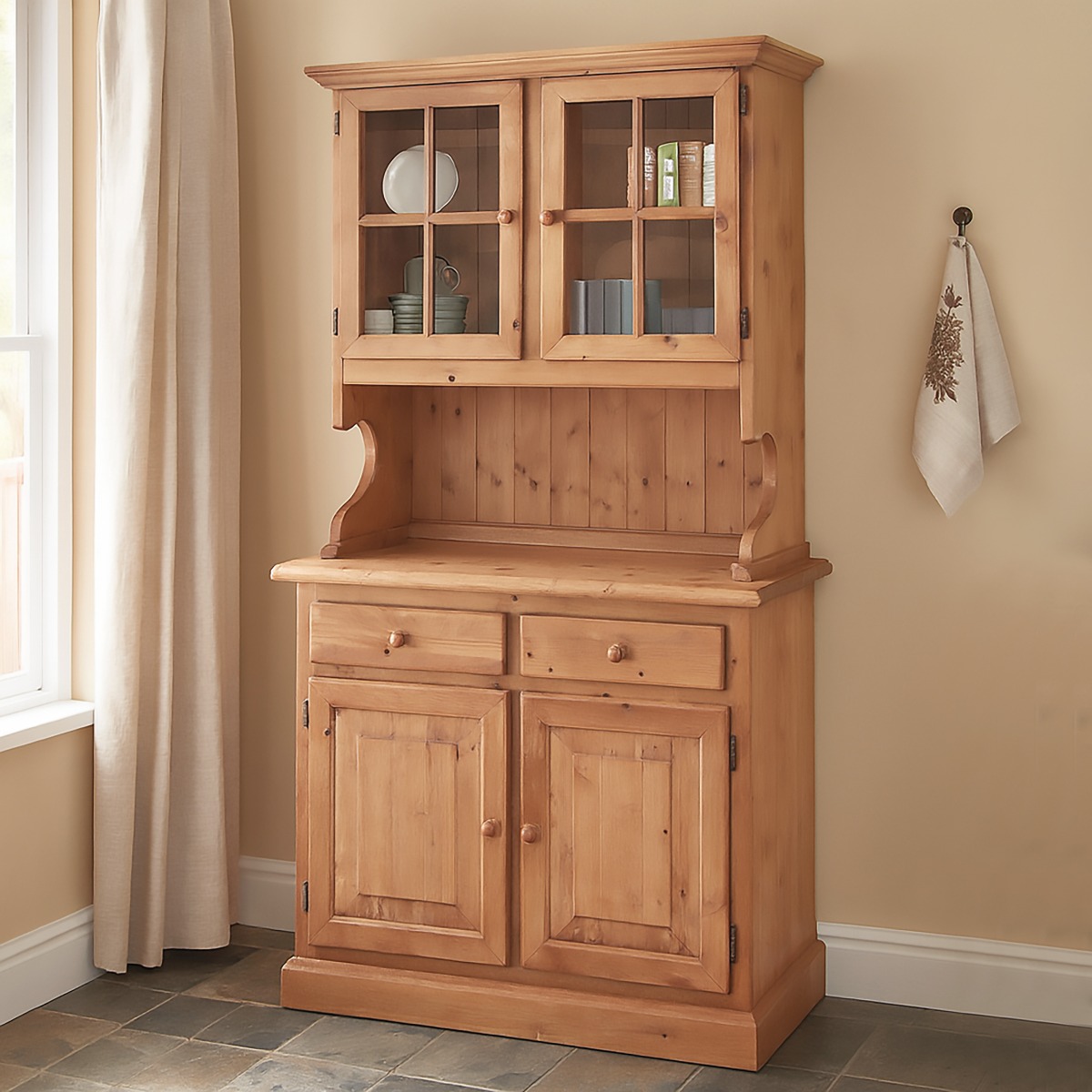 CRISTALLIERA MOD. LOSANNA IN LEGNO DI PINO CM 102X43 H. 195 TINTA MIELE