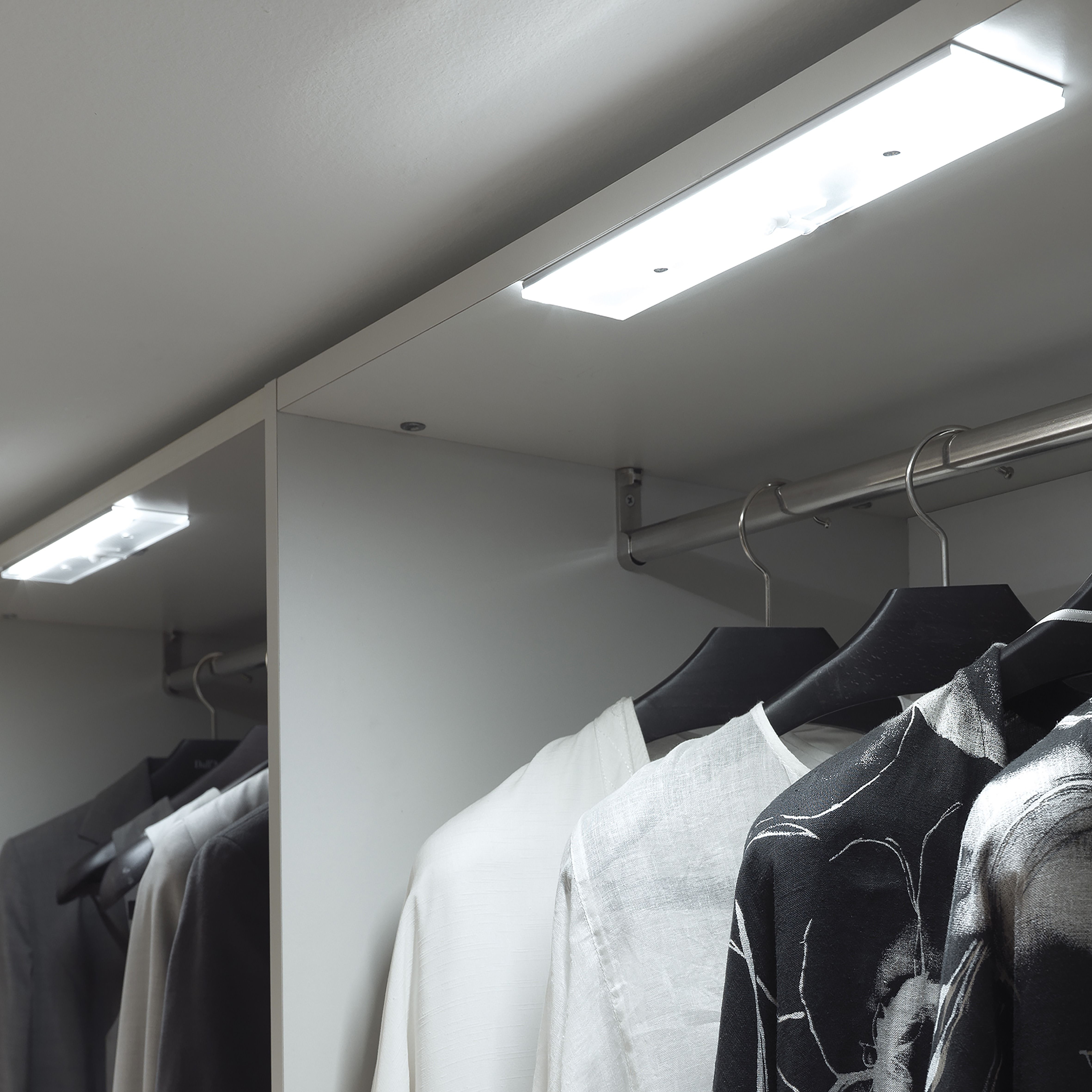 LAMPADA LED CON SENSORE CM 30X6