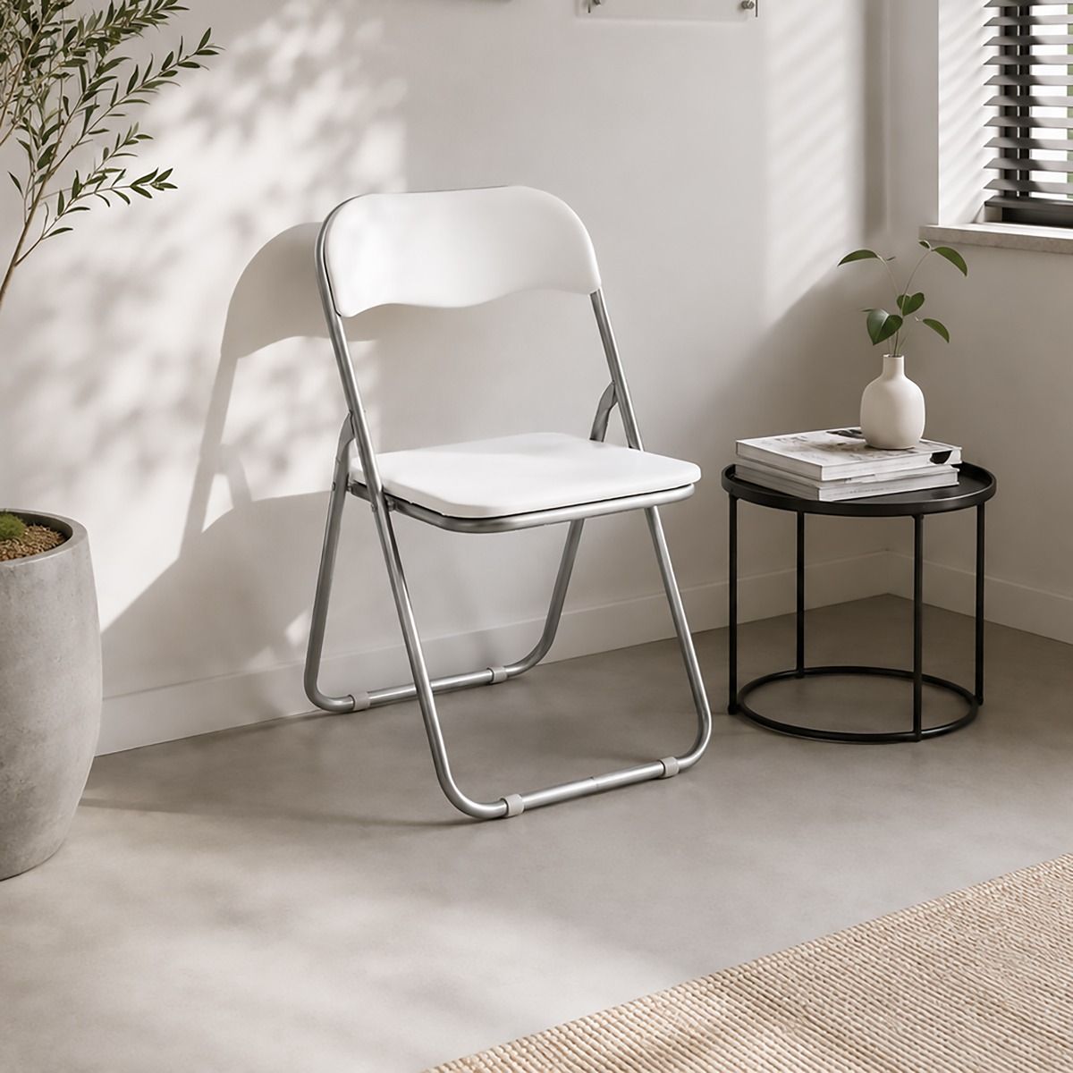 SEDIA PIEGHEVOLE IN METALLO E PVC BIANCO