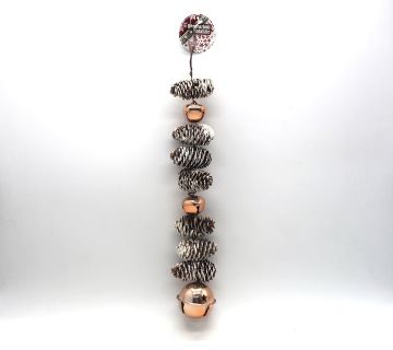 DIETROPORTA FILO CORDA C/PIGNE NEVATE/SONAGLI RAMATI L.48CM