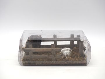 BASE CON STECCATO E MANGIATOIA CON ANIMALI 16X10 H 4CM BASE CON STECCATO E MANGIATOIA CON ANIMALI 16X10 H 4CM