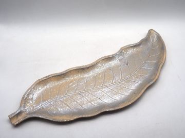 FOGLIA SVUOTATASCHE DORATA IN MDF 51X16CM H. 3CM FOGLIA SVUOTATASCHE DORATA IN MDF 51X16CM H. 3CM