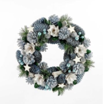 GHIRLANDA NATALIZIA CON PIGNE BLU/AGHI DI PINO E BACCHE AZZURRE D. 34CM H. 8.5CM