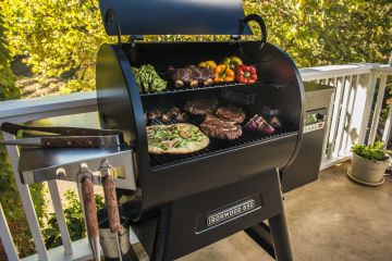 TRAEGER - BARBECUE A PELLET IRONWOOD 650