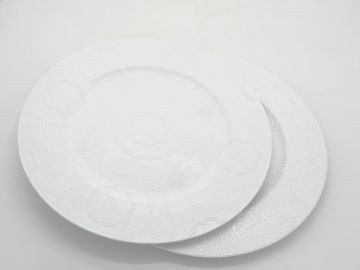 PIATTO IN PLASTICA BIANCO LUCIDO CON DISEGNO A RILIEVO ASSORTITO D. 33CM