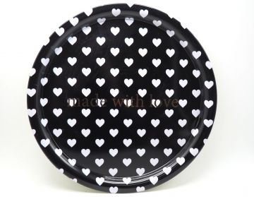 VASSOIO ROTONDO IN LATTA NERO CON CUORI BIANCHI H 1,8XD 40CM
