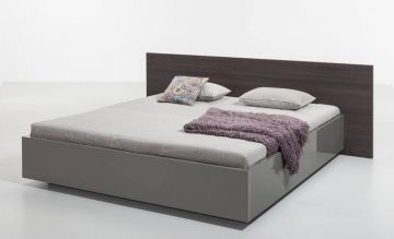 LETTO MATRIMONIALE IN LAMINATO CM 208,6X220 E H 84 LETTO MATRIMONIALE IN LAMINATO CM 208,6X220 E H 84