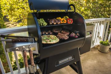 TRAEGER - BARBECUE A PELLET IRONWOOD 650