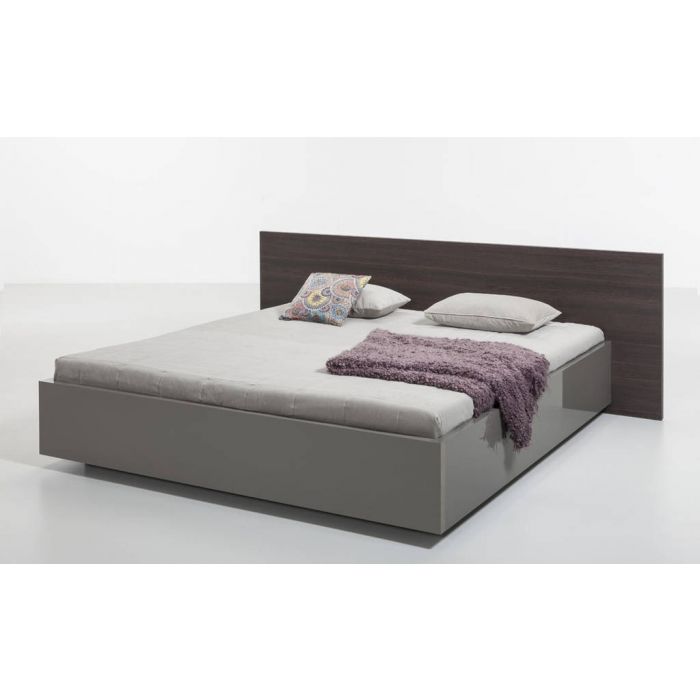 LETTO MATRIMONIALE IN LAMINATO CM 208,6X220 E H 84 LETTO MATRIMONIALE IN LAMINATO CM 208,6X220 E H 84