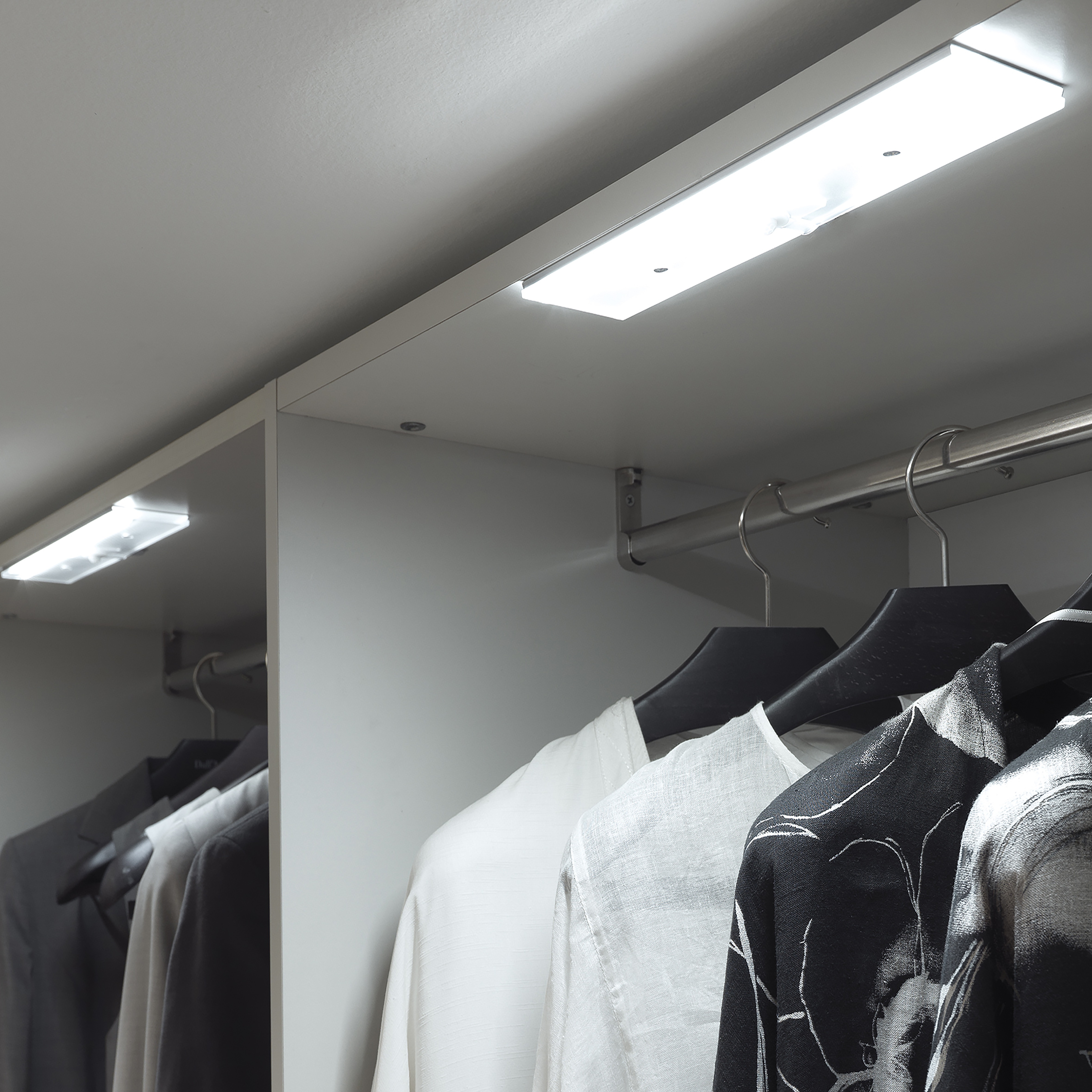 LAMPADA LED CON SENSORE CM 30X6 